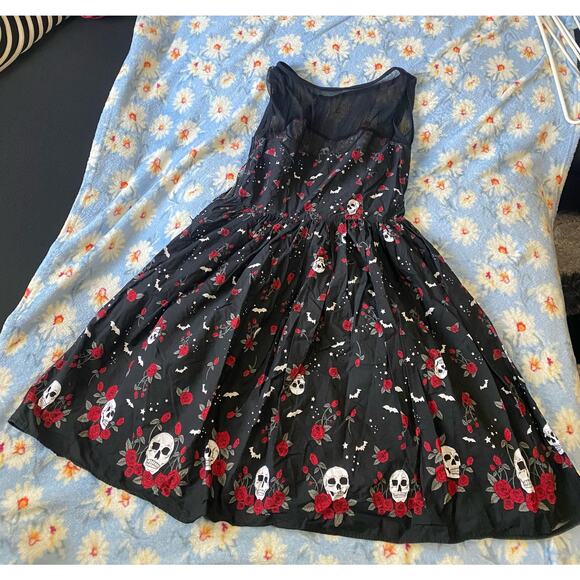 Hellbunny skull & roses dress - Picture 2 of 3